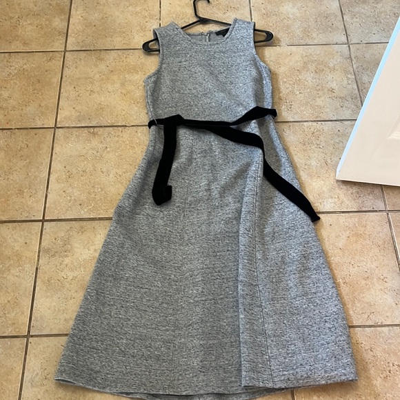 No sleeve sweater dress, but still form fitting to flatter, black velvet belt - Picture 1 of 3